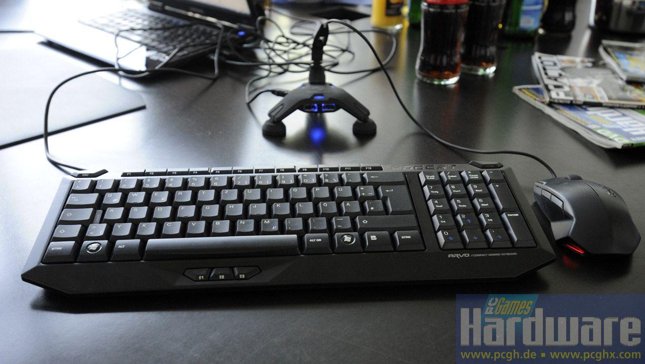 [04/08/2009] Roccat Arvo: Zusammen mit der Roccat Kova (rechts) und der USB-Hub mit Maus-Bungee Apuri
