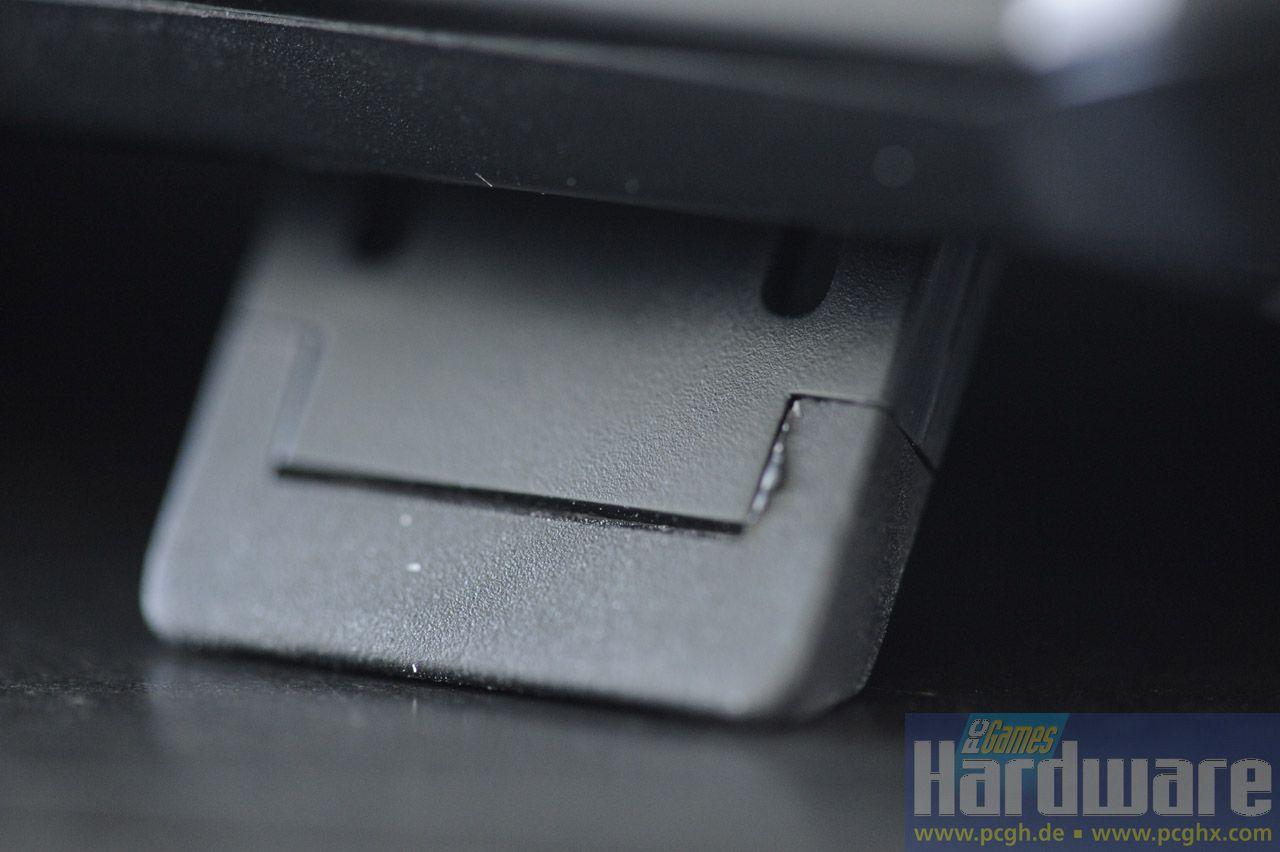 [04/08/2009] Roccat Arvo: Die gummierten Tastaturfüße in der Detailansicht