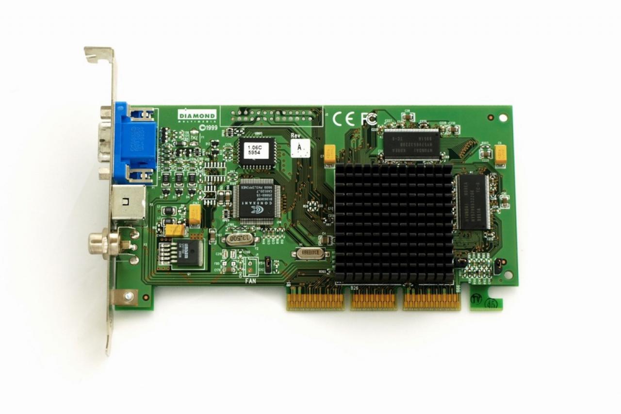 [26/08/2009] Diamond Viper 2 Z200 mit S3s Savage2000-Chip: Die beherrscht S3TC und Hardware-TnL.