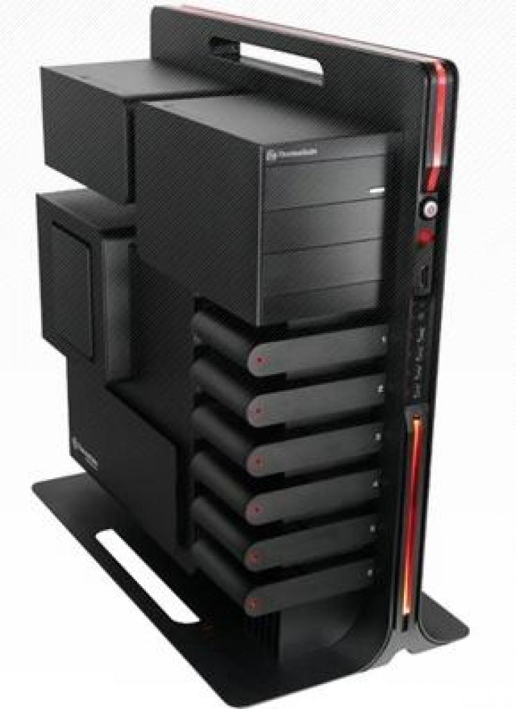 [28/08/2009] Thermaltake Level 10 ab Oktober für 690 US-Dollar.