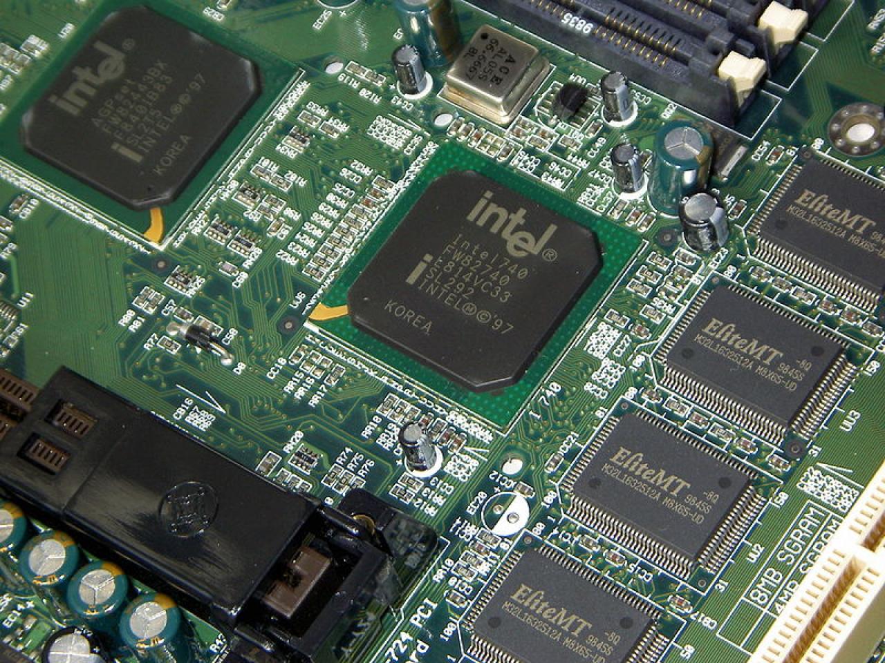 [18/08/2009] Der i740 war häufiger auf Mainboards anzutreffen, aber auch auf einigen separaten AGP-Grafikkarten.
