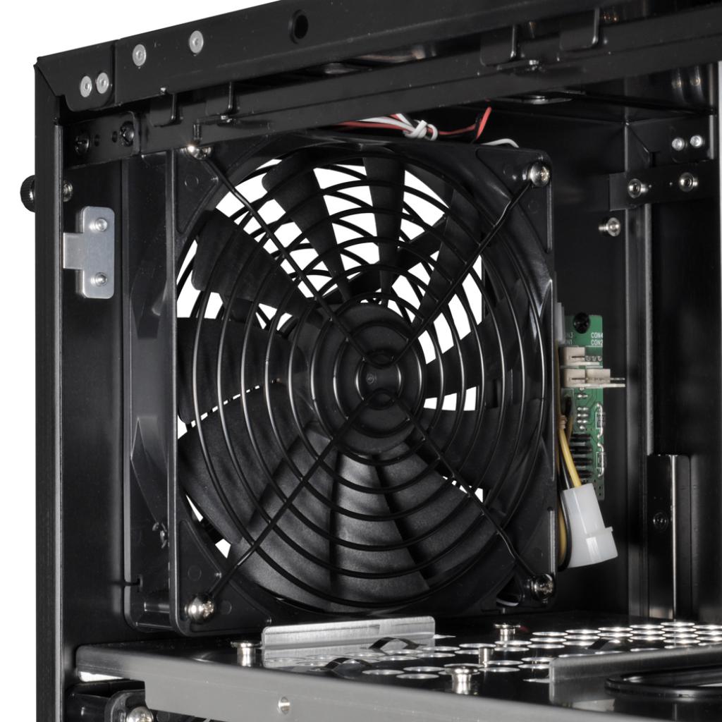 [11/08/2009] Lian Li PC-X1000 teilt den internen Raum in drei Zonen auf. (23)