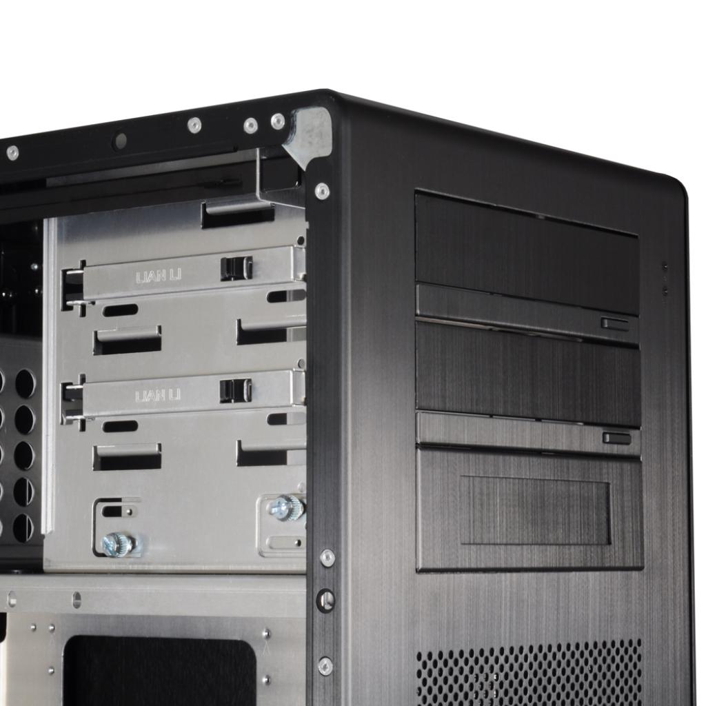 [11/08/2009] Lian Li PC-X1000 teilt den internen Raum in drei Zonen auf. (26)