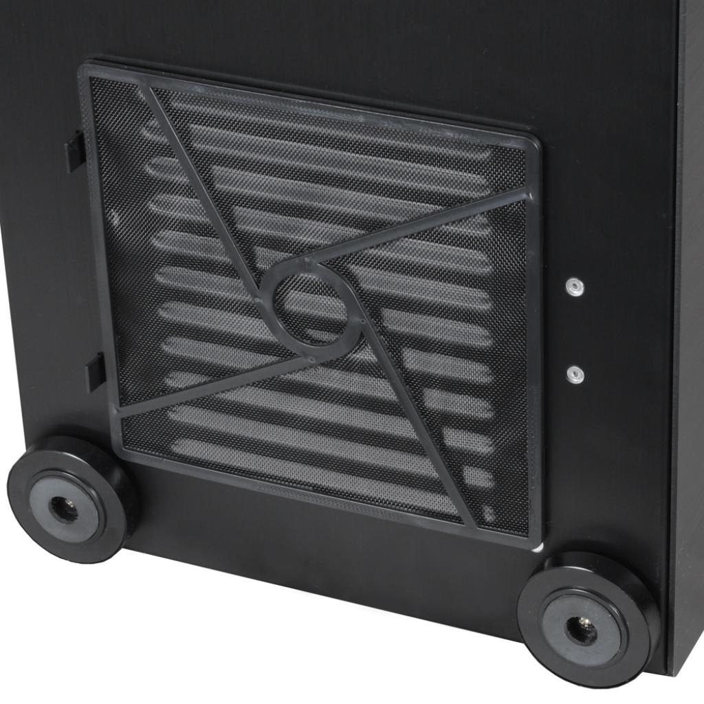 [11/08/2009] Lian Li PC-X1000 teilt den internen Raum in drei Zonen auf. (4)