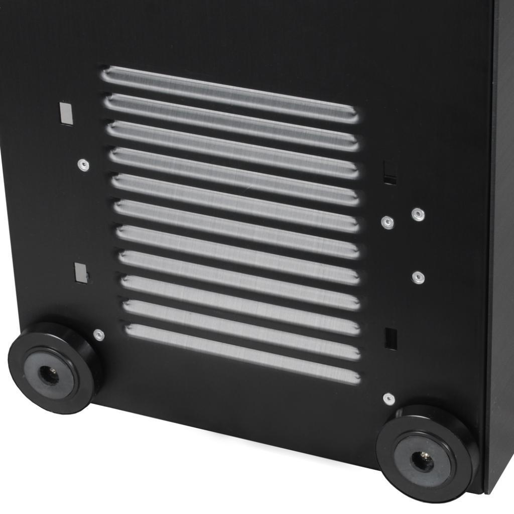 [11/08/2009] Lian Li PC-X1000 teilt den internen Raum in drei Zonen auf. (5)