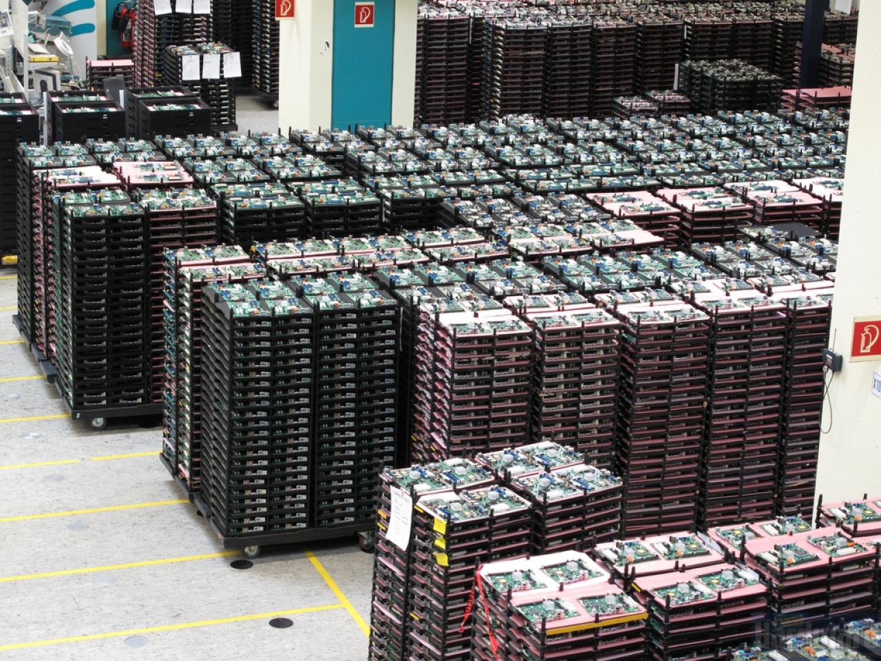 [15/09/2009] Fujitsu Mainboard-Produktion: Fertig produzierte Mainboards
