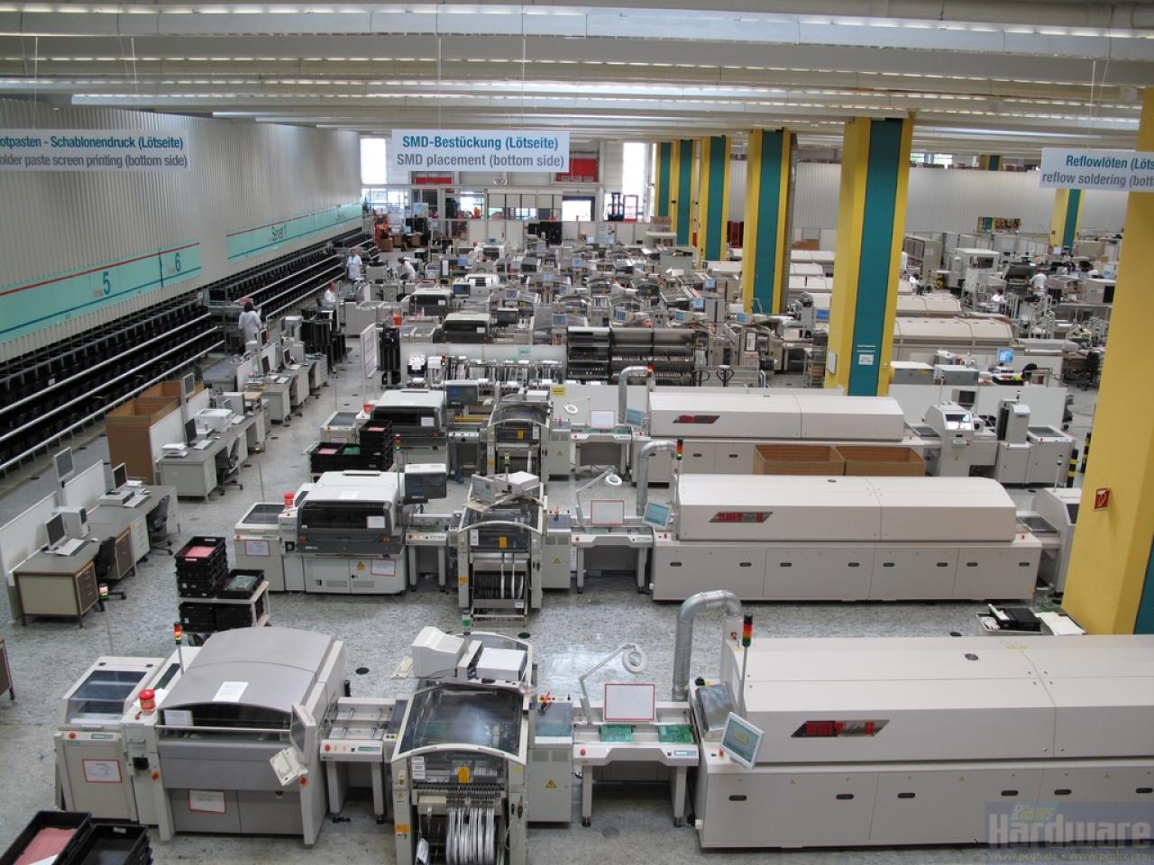 [15/09/2009] Fujitsu Mainboard-Produktion: Produktionshalle für PC- und Server-Mainboards