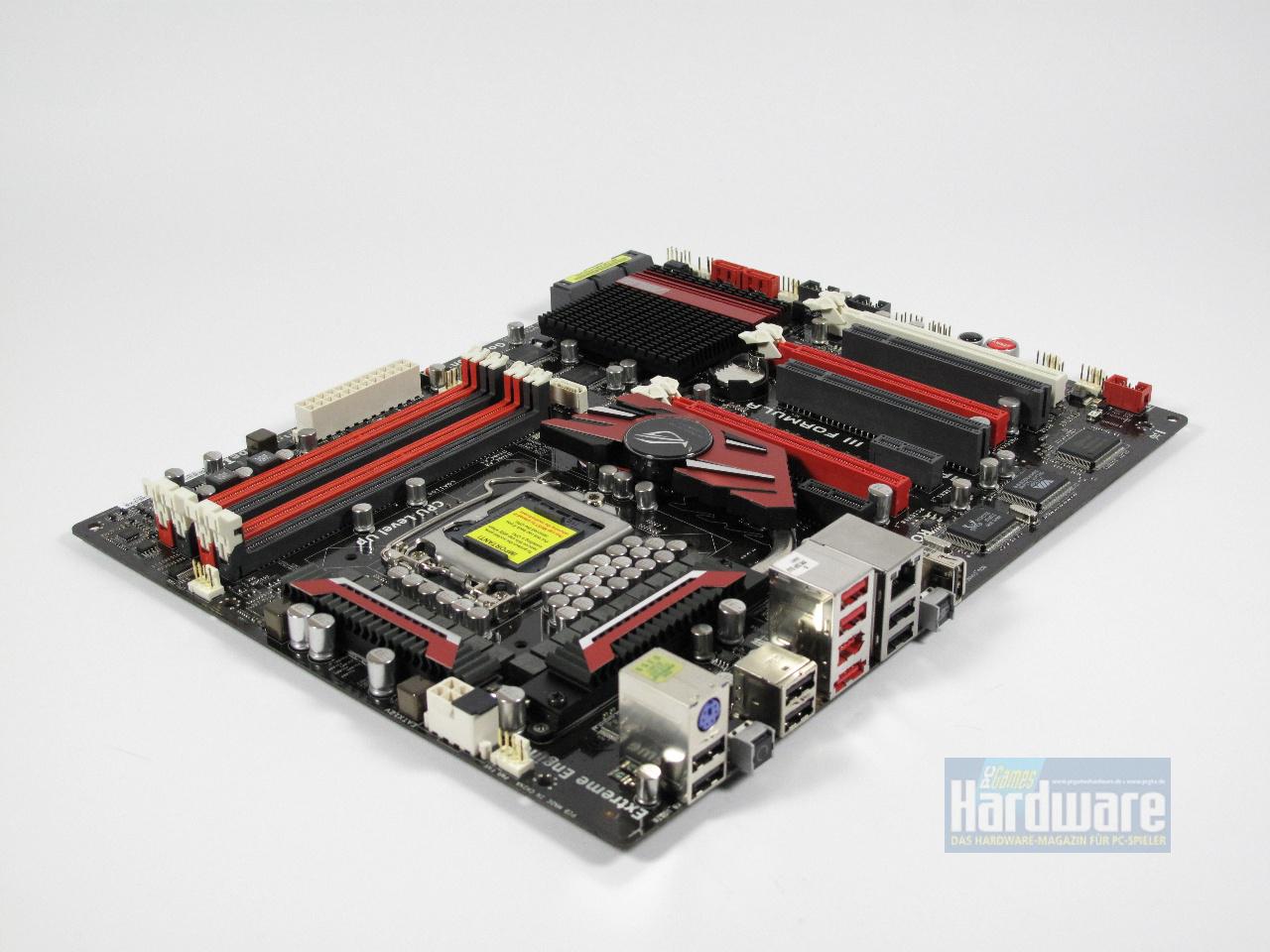 [09/09/2009] Asus Maximus III Formula: Übertakter-Board von Asus - die Kühlung ist besonders flach, damit es keine Probleme mit großen CPU-Kühlern gibt. Mit ROG-Connect übertakten Sie den PC mit einem Notebook, das Sie an den USB-Port anschließen. (2)