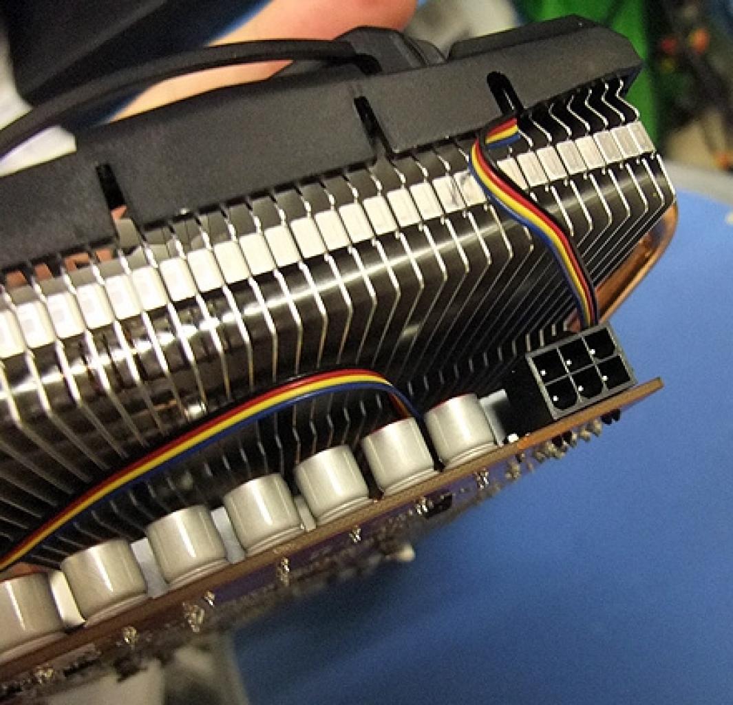 [18/09/2009] Force 3D Ati Radeon HD 4890 (2)