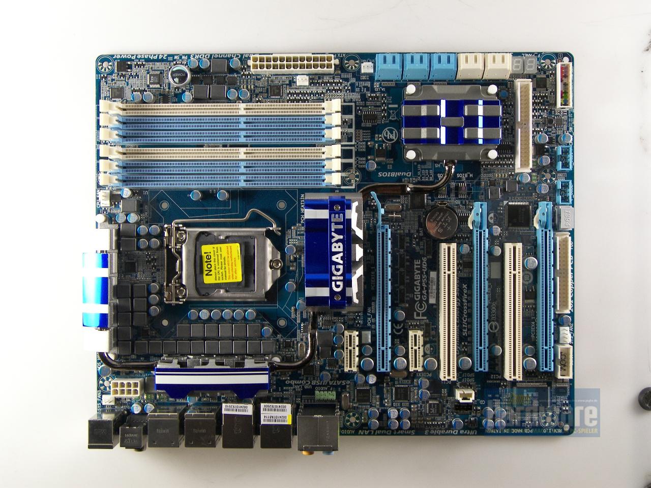 [09/09/2009] Gigabyte P55-UD6: Gigabytes Top-Modell mit sechs Speicher-Bänken (Dual-Channel) und zehn SATA-Ports (1)