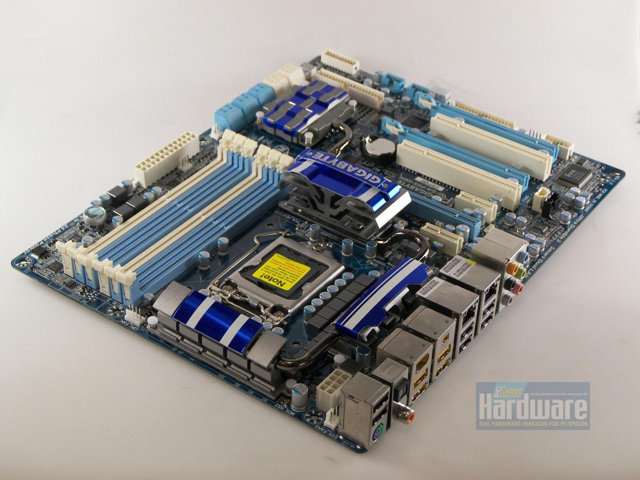 [09/09/2009] Gigabyte P55-UD6: Gigabytes Top-Modell mit sechs Speicher-Bänken (Dual-Channel) und zehn SATA-Ports (2)