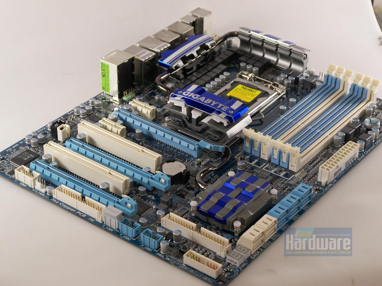 [09/09/2009] Gigabyte P55-UD6: Gigabytes Top-Modell mit sechs Speicher-Bänken (Dual-Channel) und zehn SATA-Ports (3)