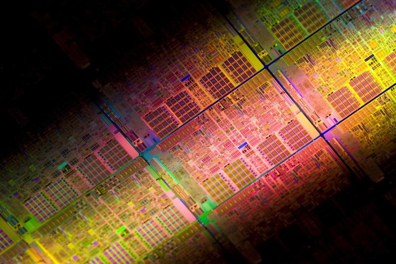 [09/09/2009] Lynnfield: Die Architektur hinter den i7- und i5-CPUs für den Sockel 1156. Leider wird das nur eine Nischenlösung gewesen sein. (4)