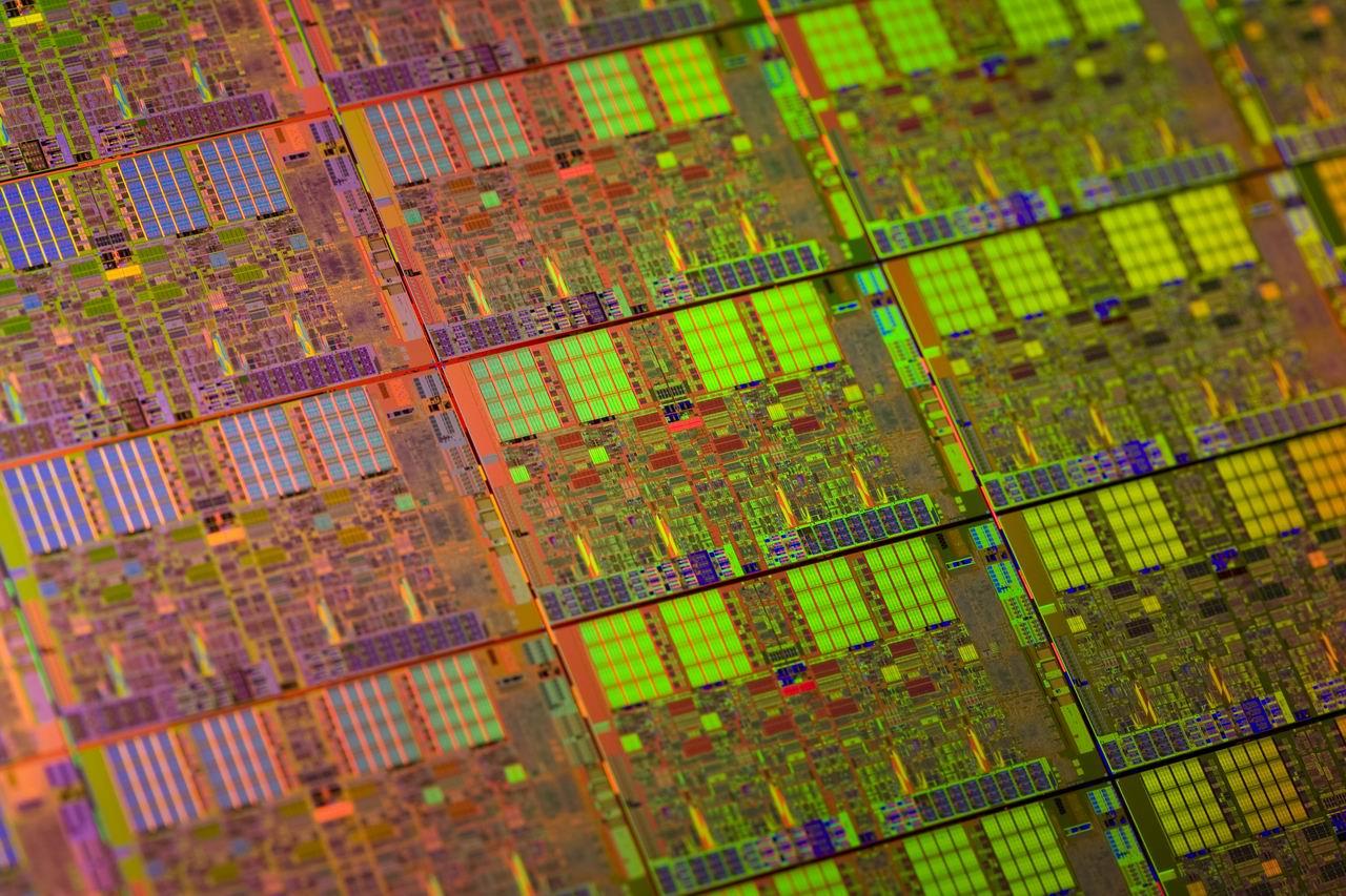 [09/09/2009] Lynnfield: Die Architektur hinter den i7- und i5-CPUs für den Sockel 1156. Leider wird das nur eine Nischenlösung gewesen sein. (5)