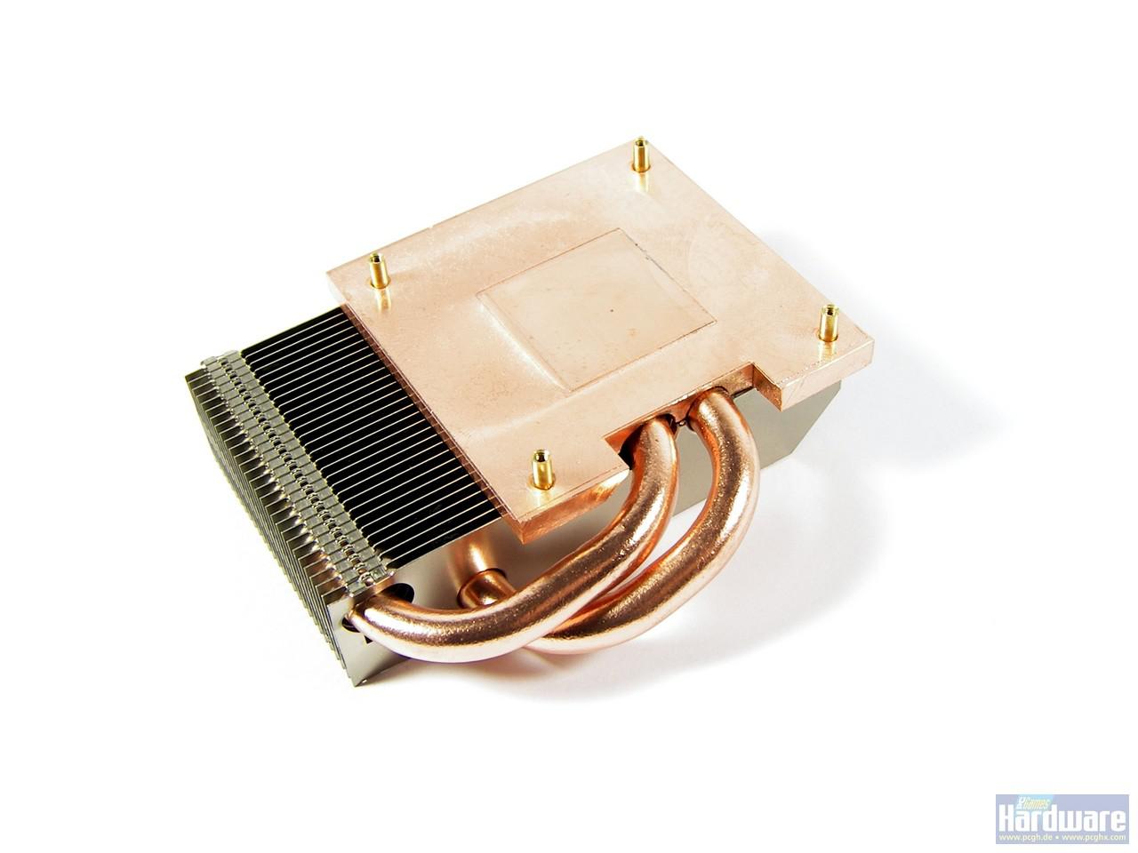 [29/09/2009] Radeon HD 5850: Der Kühlblock mit kupferner Bodenplatte