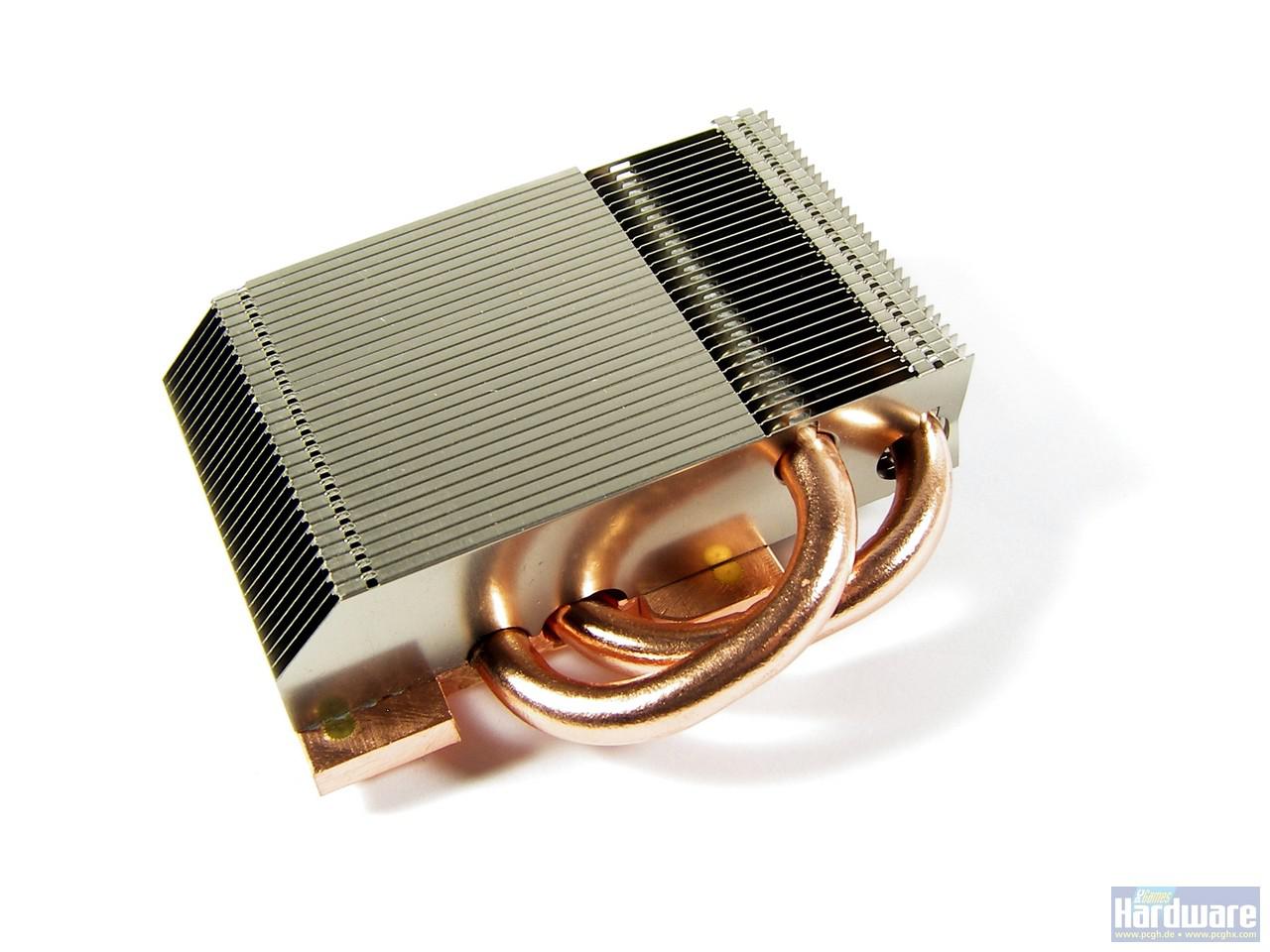 [29/09/2009] Radeon HD 5850: Der Kühlblock mit zwei Kupfer-Pipes und Alu-Lamellen