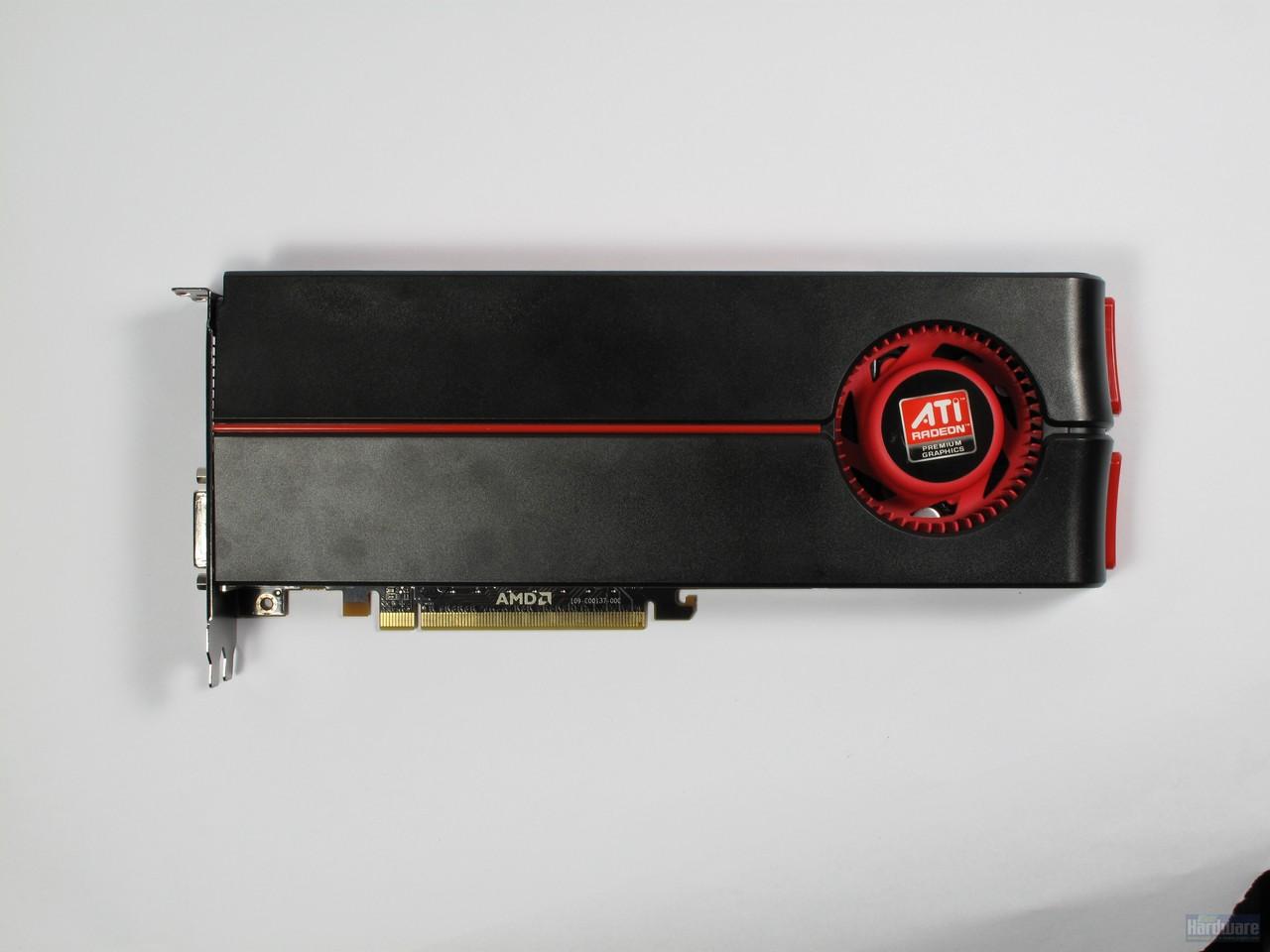 [22/09/2009] Radeon HD 5870: Über zwei Öffnungen saugt der Radial-Propeller Frischluft an