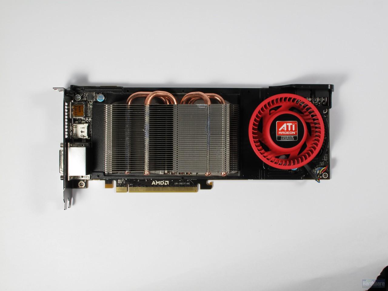 [22/09/2009] Radeon HD 5870: Unter Plastikhaube verbirgt sich ein Alu-Kühler mit vier Kupfer-Heatpipes