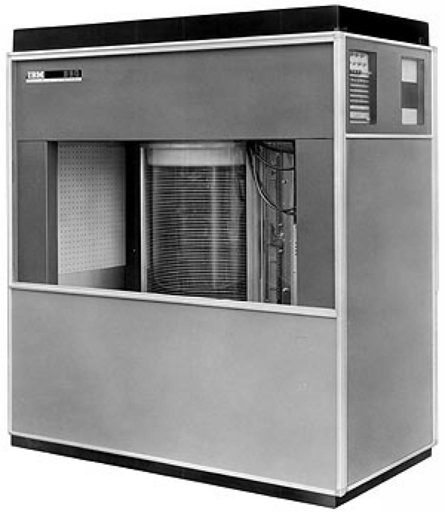 [11/09/2009] IBM 350, die erste Festplatte der Welt. Aus dem Verkehr gezogen werden die Laufwerke erst 1969.