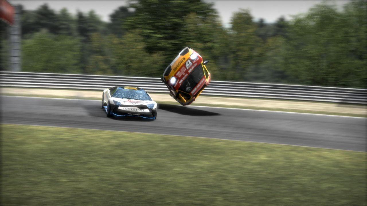 [15/09/2009] 2009 - NFS Shift: Stellvertretend für diverse NFS-Teile an dieser Stelle steht Shift. Vor allem in der Community fällt die Serie gerne durch ihre wenig clever agierenden Gegner auf. Überholt wird gerne per Abschuss des Vordermanns.