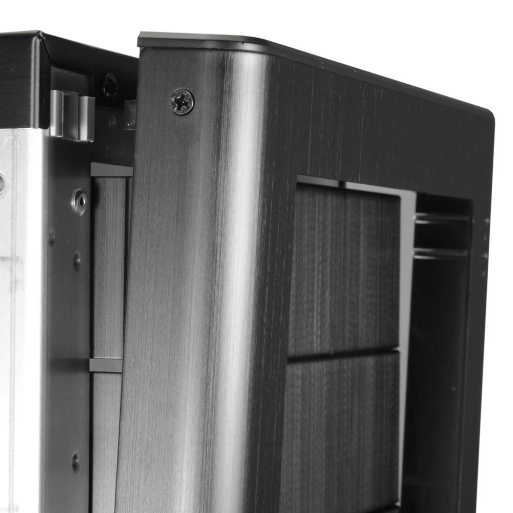 [03/09/2009] Lian Li PC-P7FN (13)