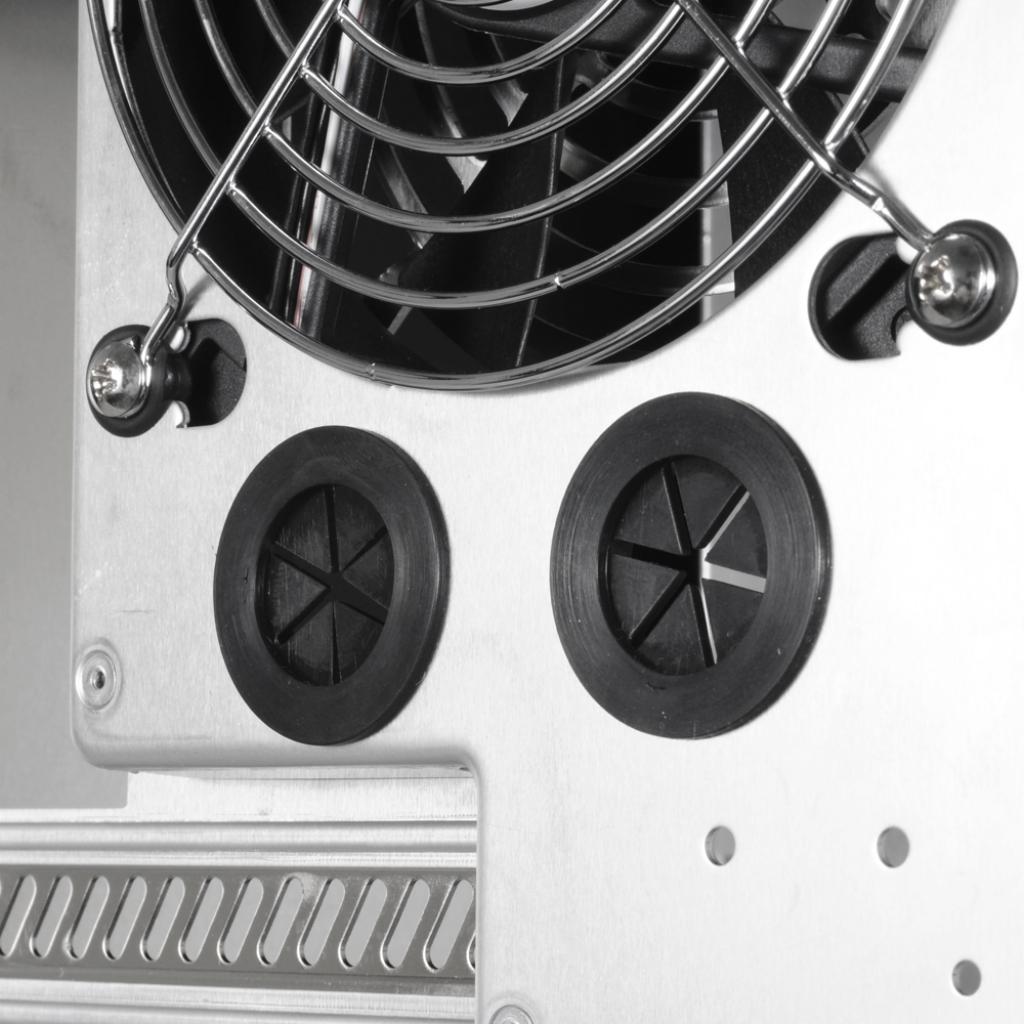 [03/09/2009] Lian Li PC-P7FN (6)