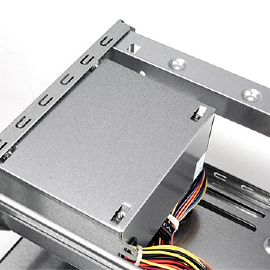 [08/09/2009] Neues Thermaltake Mini-ITX-Gehäuse (8)
