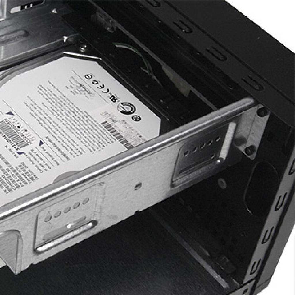 [08/09/2009] Neues Thermaltake Mini-ITX-Gehäuse (6)