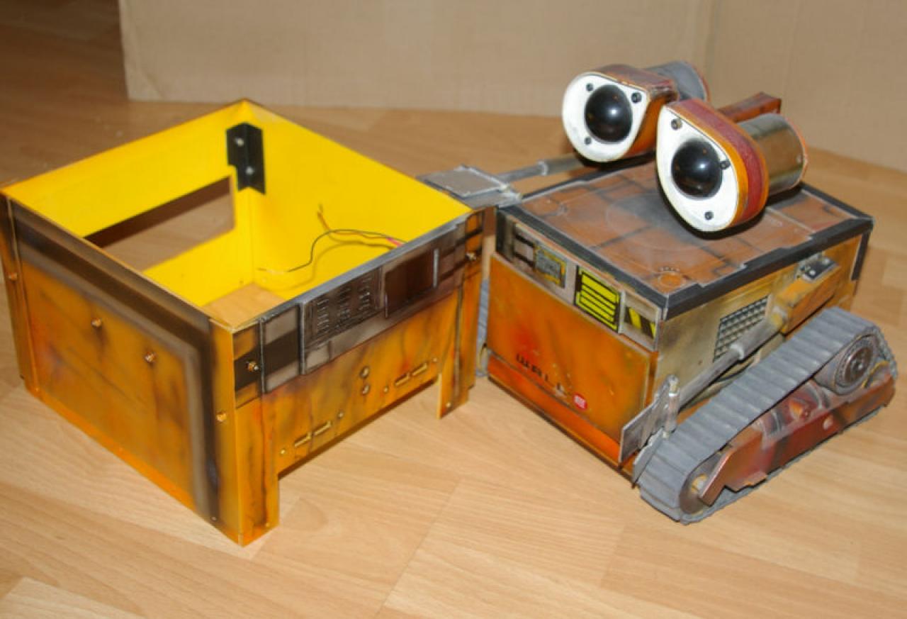 [18/10/2009] PC Games Hardware Extreme: Mini-PC in Wall-E-Optik (12)