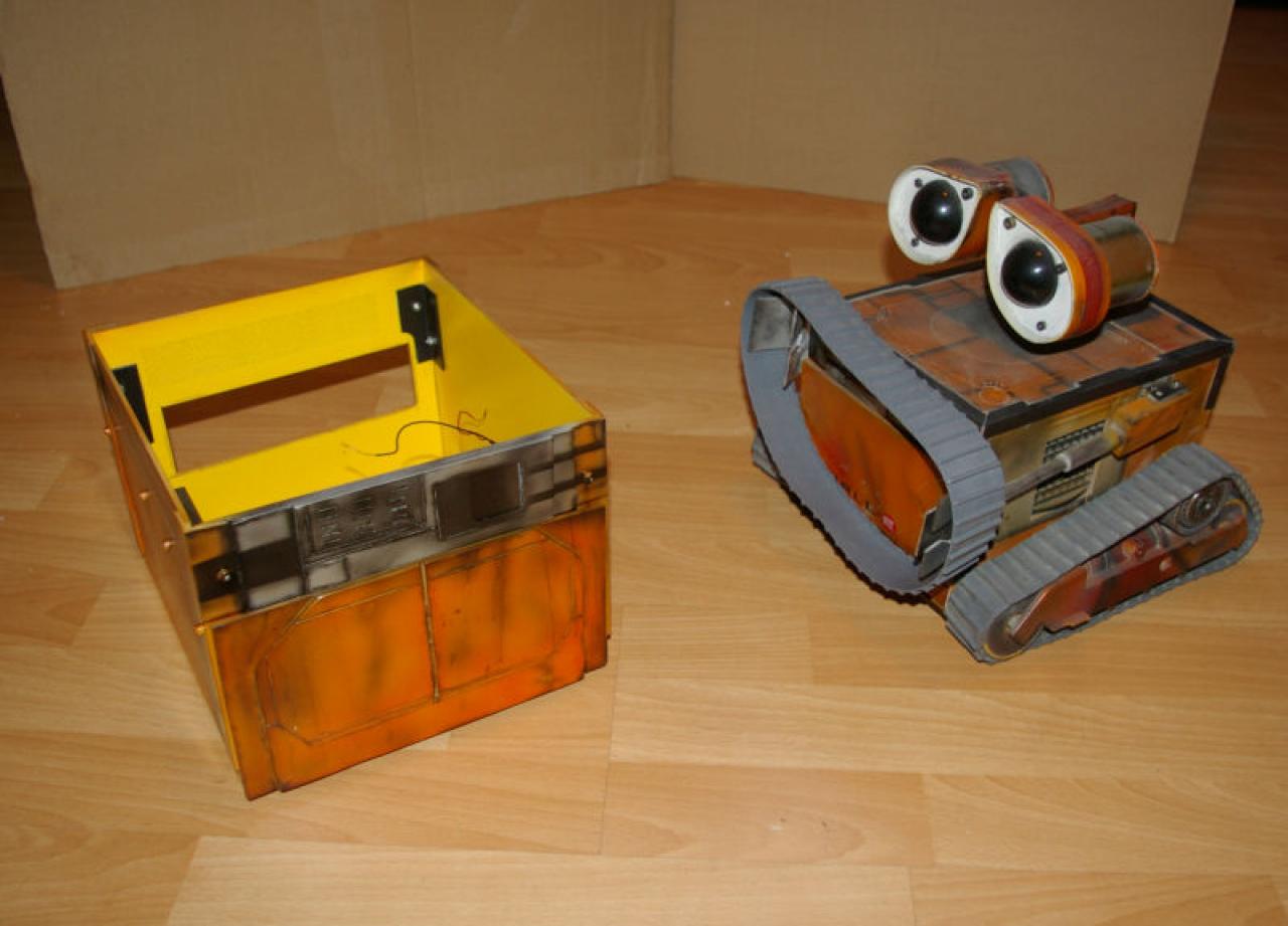 [18/10/2009] PC Games Hardware Extreme: Mini-PC in Wall-E-Optik (14)