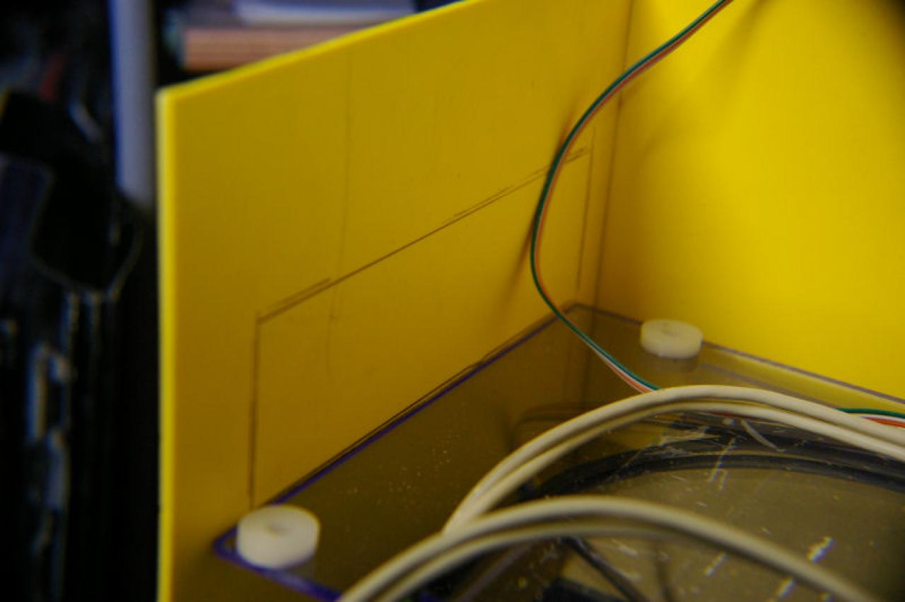 [18/10/2009] PC Games Hardware Extreme: Mini-PC in Wall-E-Optik (3)