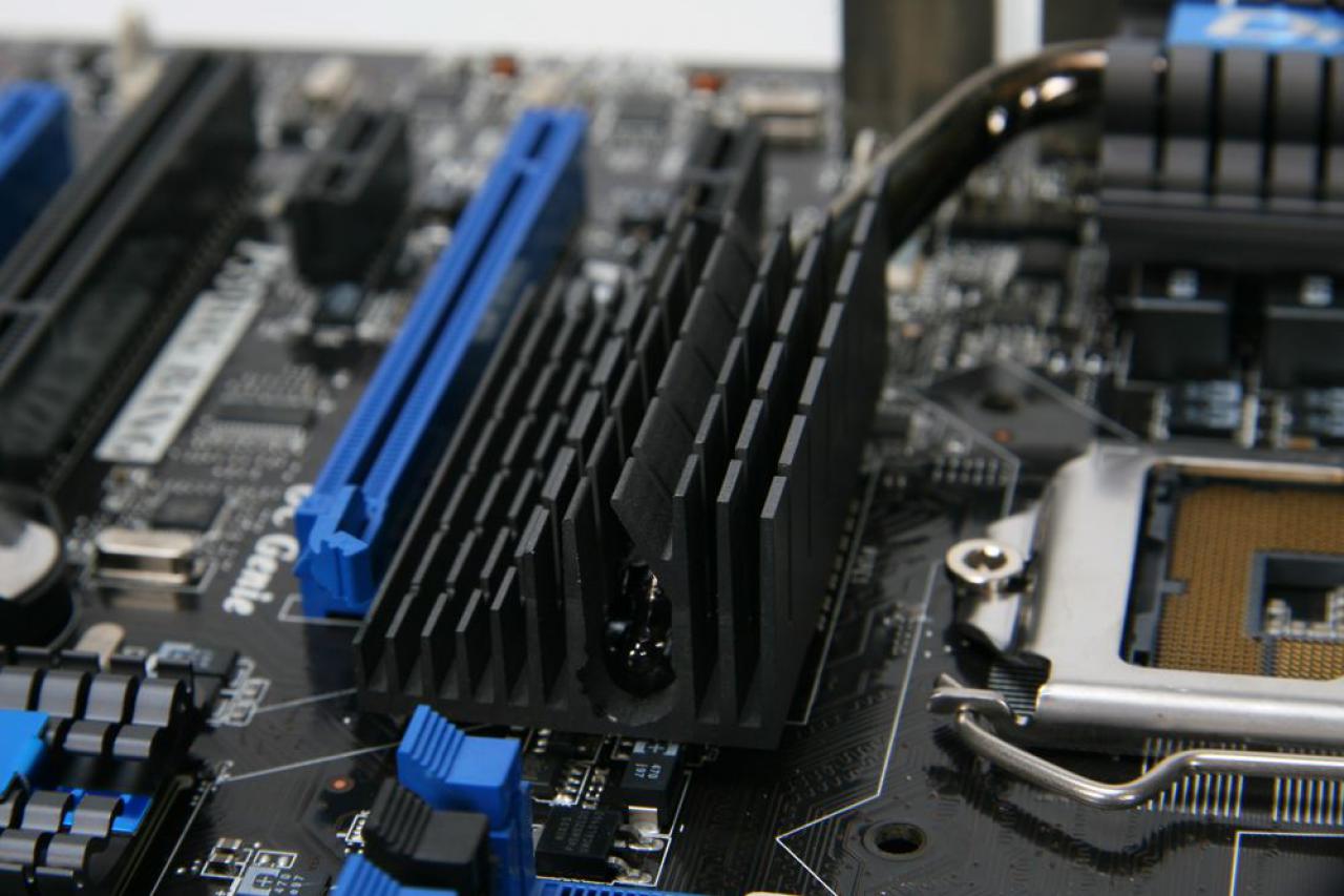 [29/10/2009] MSI Big Bang Trinergy: P55-Mainboard mit NF-200-Chip (9)