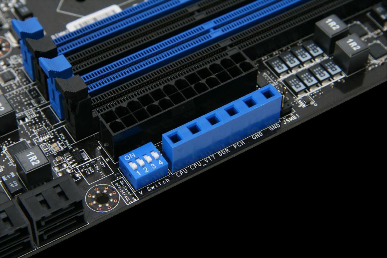 [29/10/2009] MSI Big Bang Trinergy: P55-Mainboard mit NF-200-Chip (11)