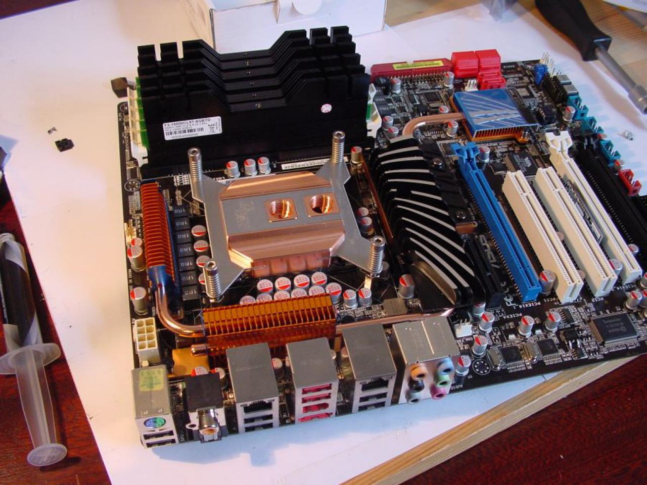 [31/10/2009] PC Games Hardware Extreme: Ein High-End-PC entsteht (43)