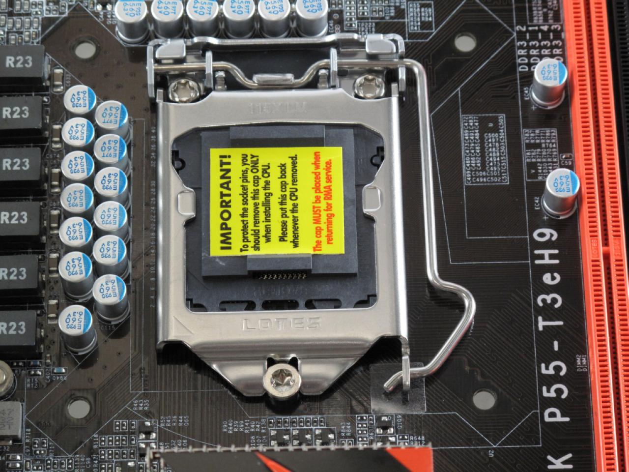 [16/10/2009] LOTES-Sockel auf einem DFI-Mainboard