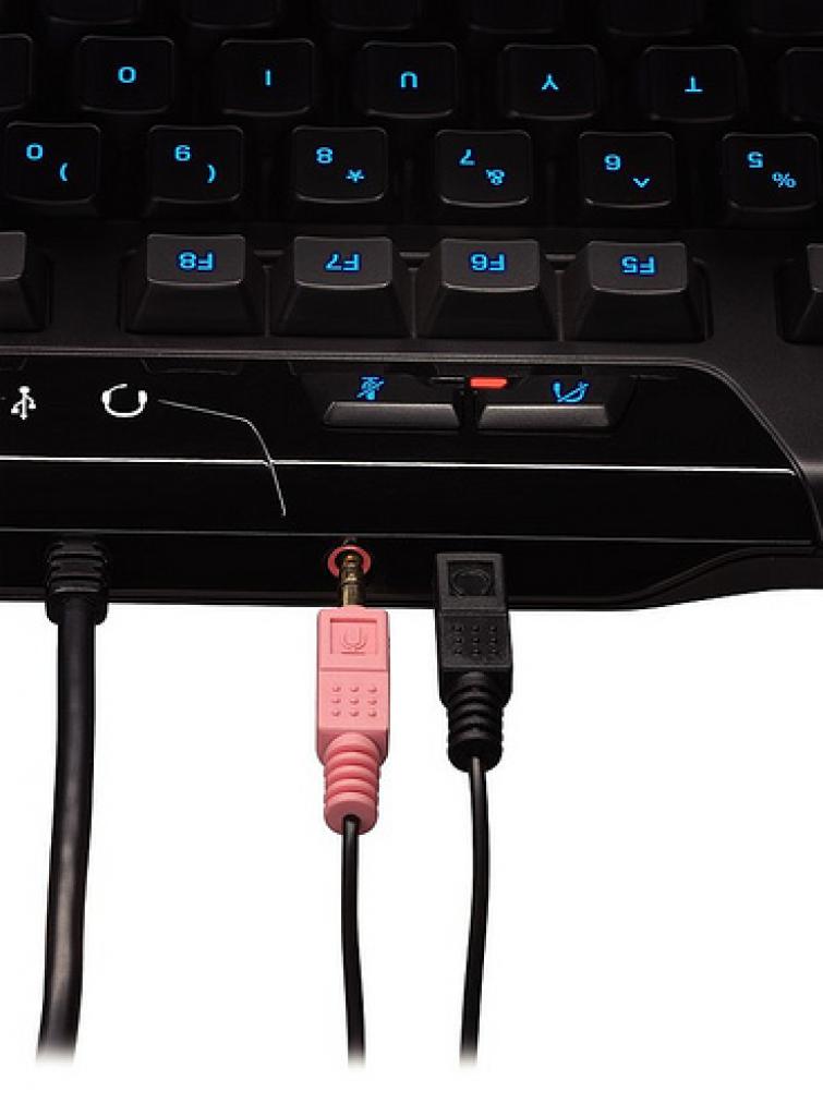 [15/10/2009] Logitech G110: Die Anschlussmöglichkeiten für Headsets