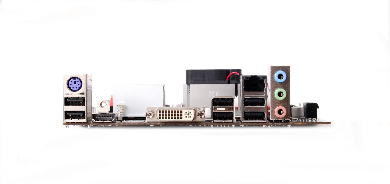 [16/10/2009] Zotac Ion ITX-G Synergy Edition: Neues Mini-ITX-Board mit Atom 330, Nvidia Ion und PCI-Express-x16-Slot. (4)
