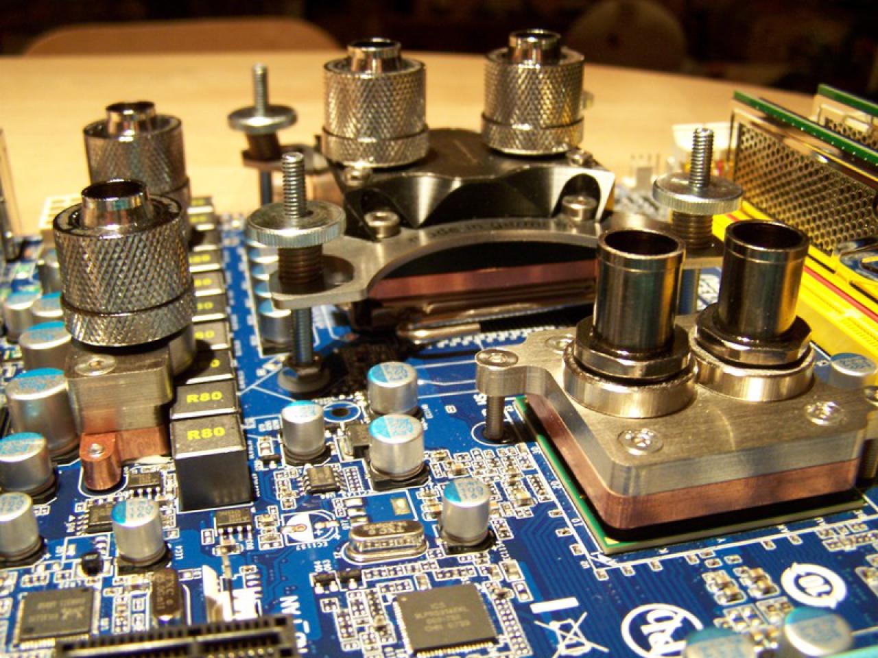 [14/11/2009] PC Games Hardware Extreme: Ein Wakü-PC im Wandel der Zeit (9)