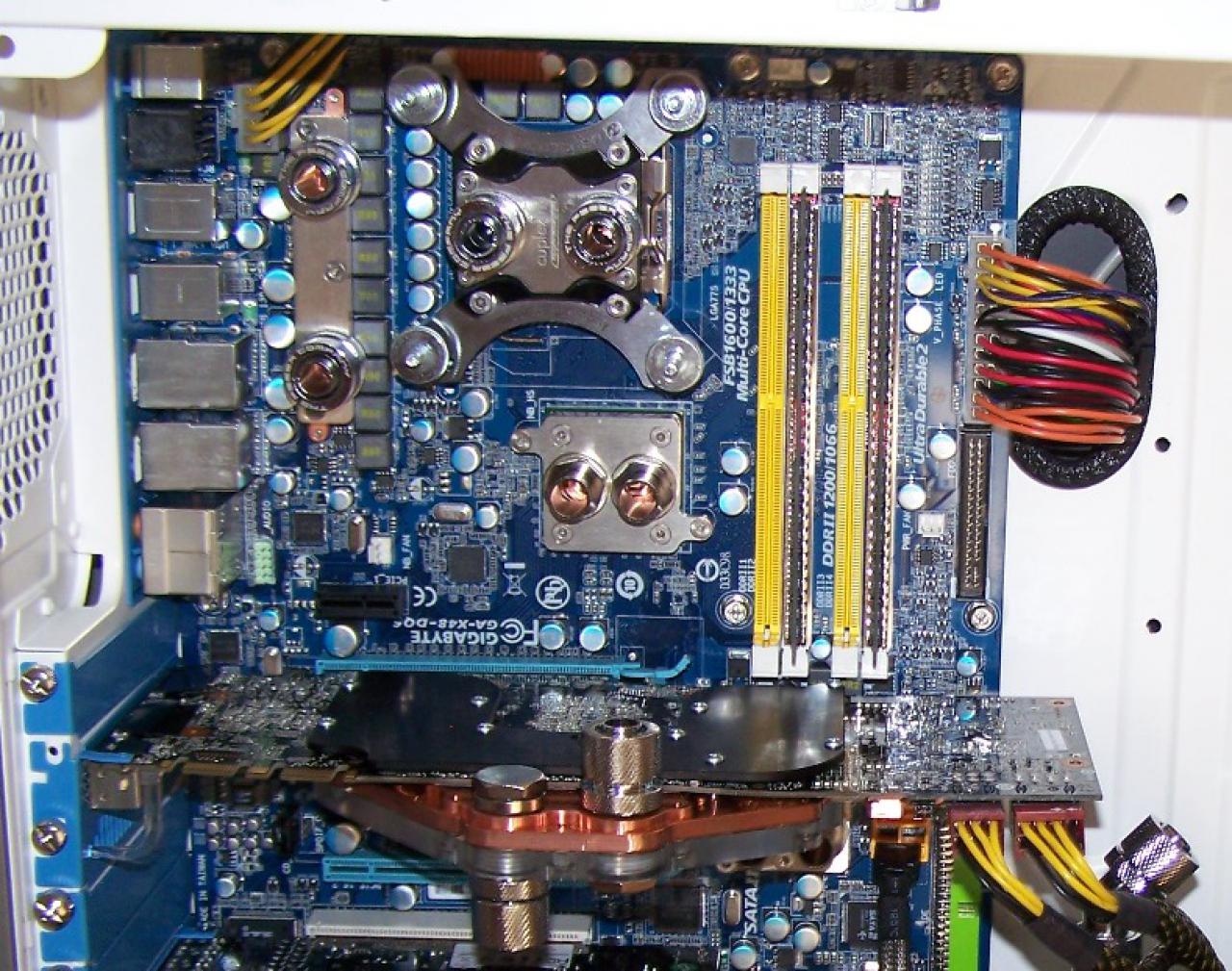 [14/11/2009] PC Games Hardware Extreme: Ein Wakü-PC im Wandel der Zeit (20)