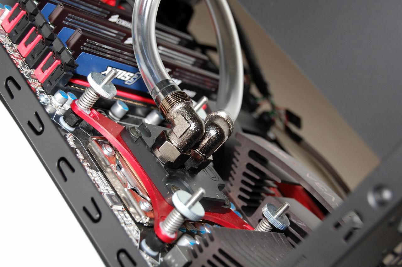 [17/11/2009] [Tagebuch] 1337-Shrinkage FTW - Corei7-MiniPC mit interner Wakü (10)