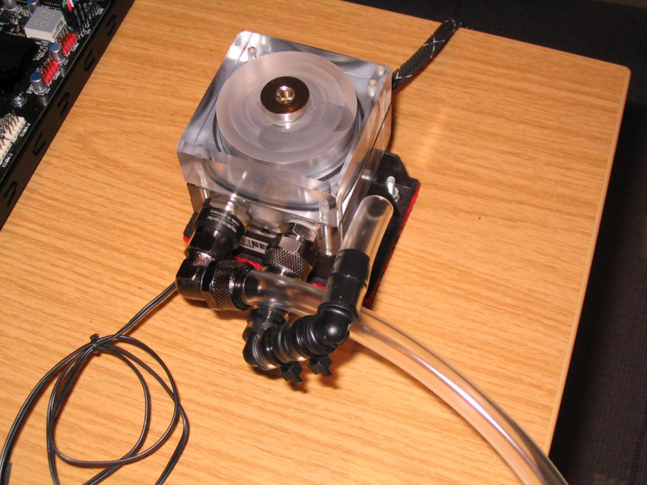 [17/11/2009] [Tagebuch] 1337-Shrinkage FTW - Corei7-MiniPC mit interner Wakü (4)