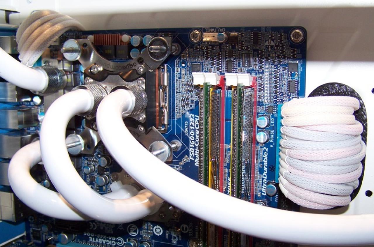 [14/11/2009] PC Games Hardware Extreme: Ein Wakü-PC im Wandel der Zeit (45)