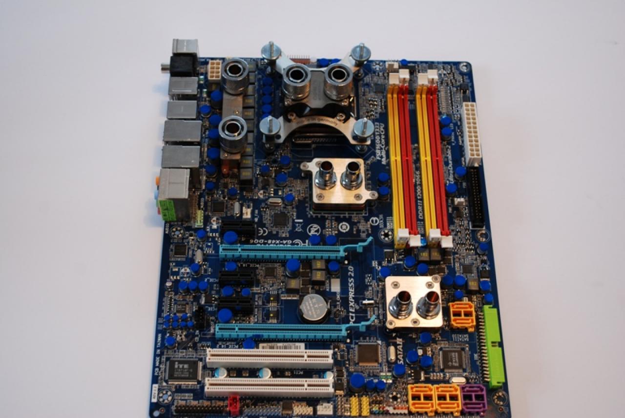 [14/11/2009] PC Games Hardware Extreme: Ein Wakü-PC im Wandel der Zeit (75)