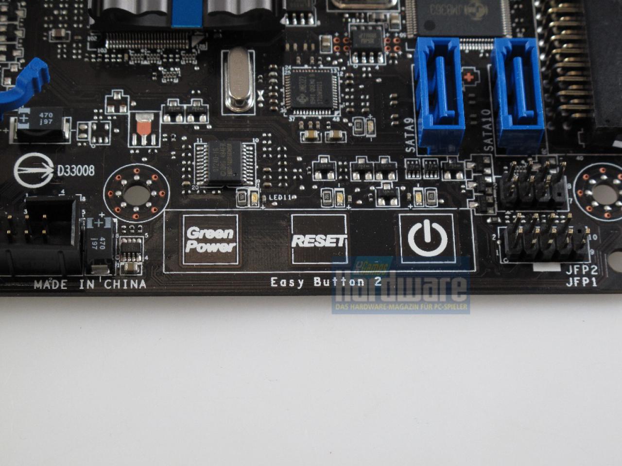 [20/11/2009] MSI Big Bang Trinergy - außergewöhnliche Tasten für den Stromsparmodus, Reset und Power (5)