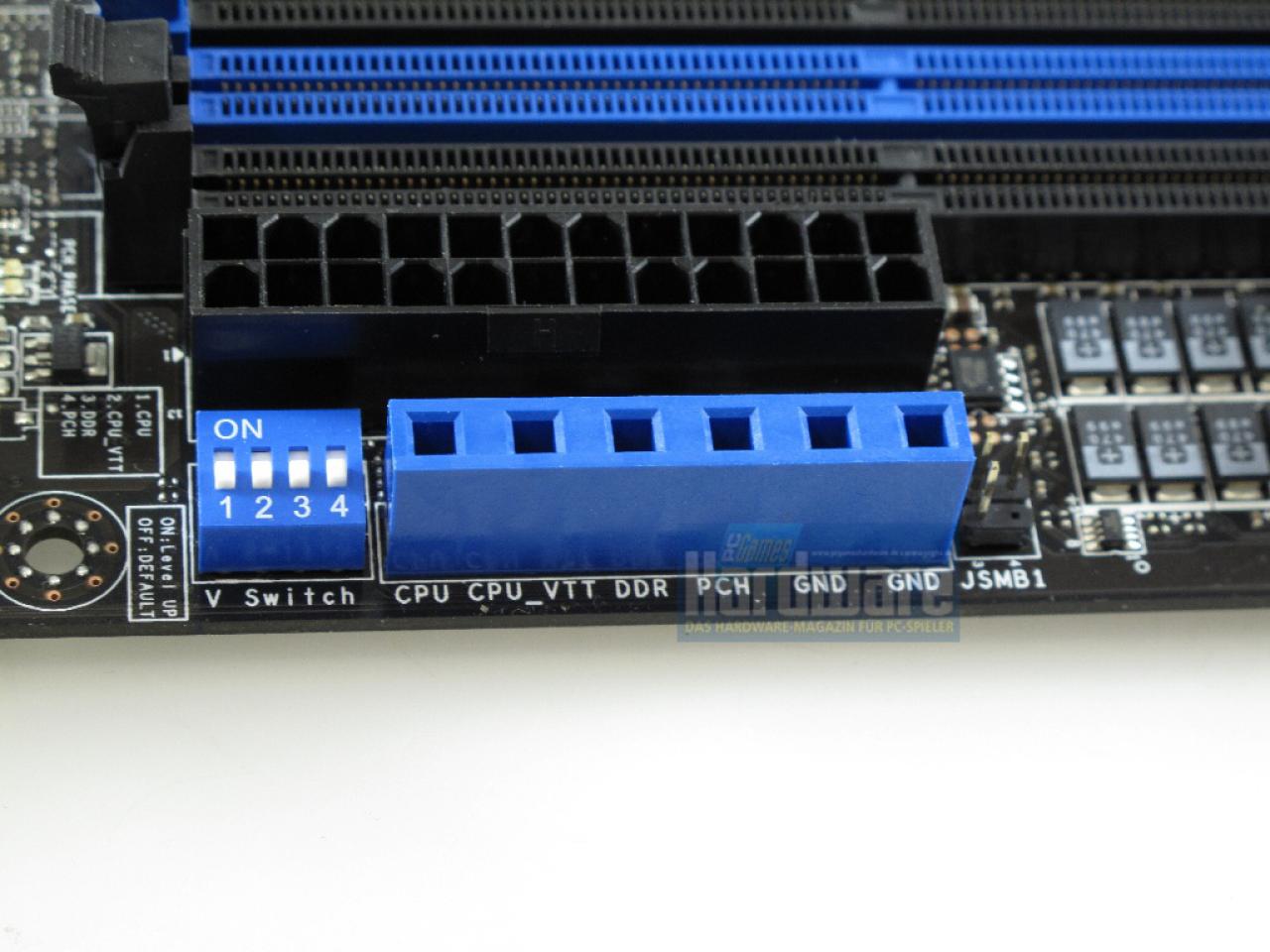 [20/11/2009] MSI Big Bang Trinergy - Messpunkte für die Spannungen (10)