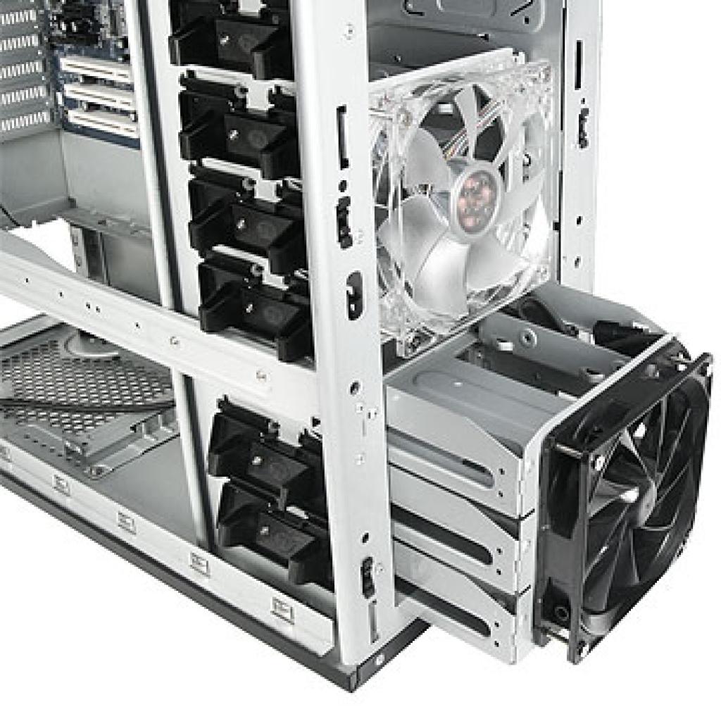 [05/11/2009] Thermaltake Element V (28)