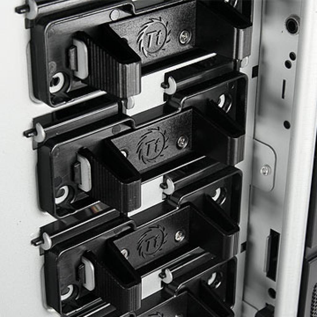 [05/11/2009] Thermaltake Element V (27)
