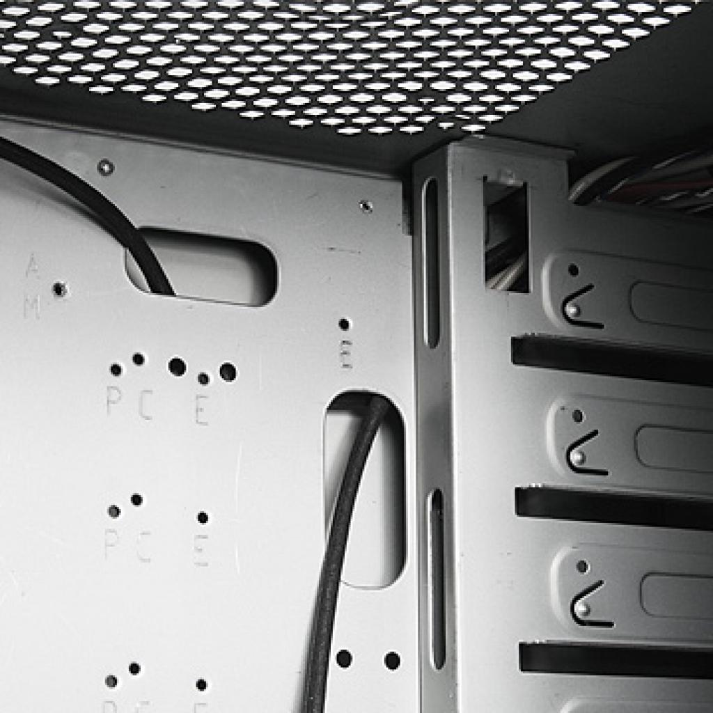 [05/11/2009] Thermaltake Element V (26)