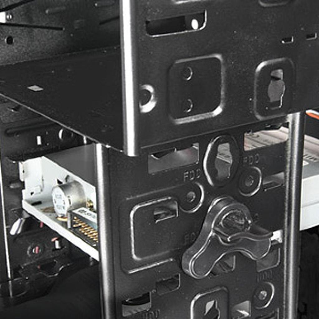 [27/11/2009] Thermaltake V3 Black Edition (19)