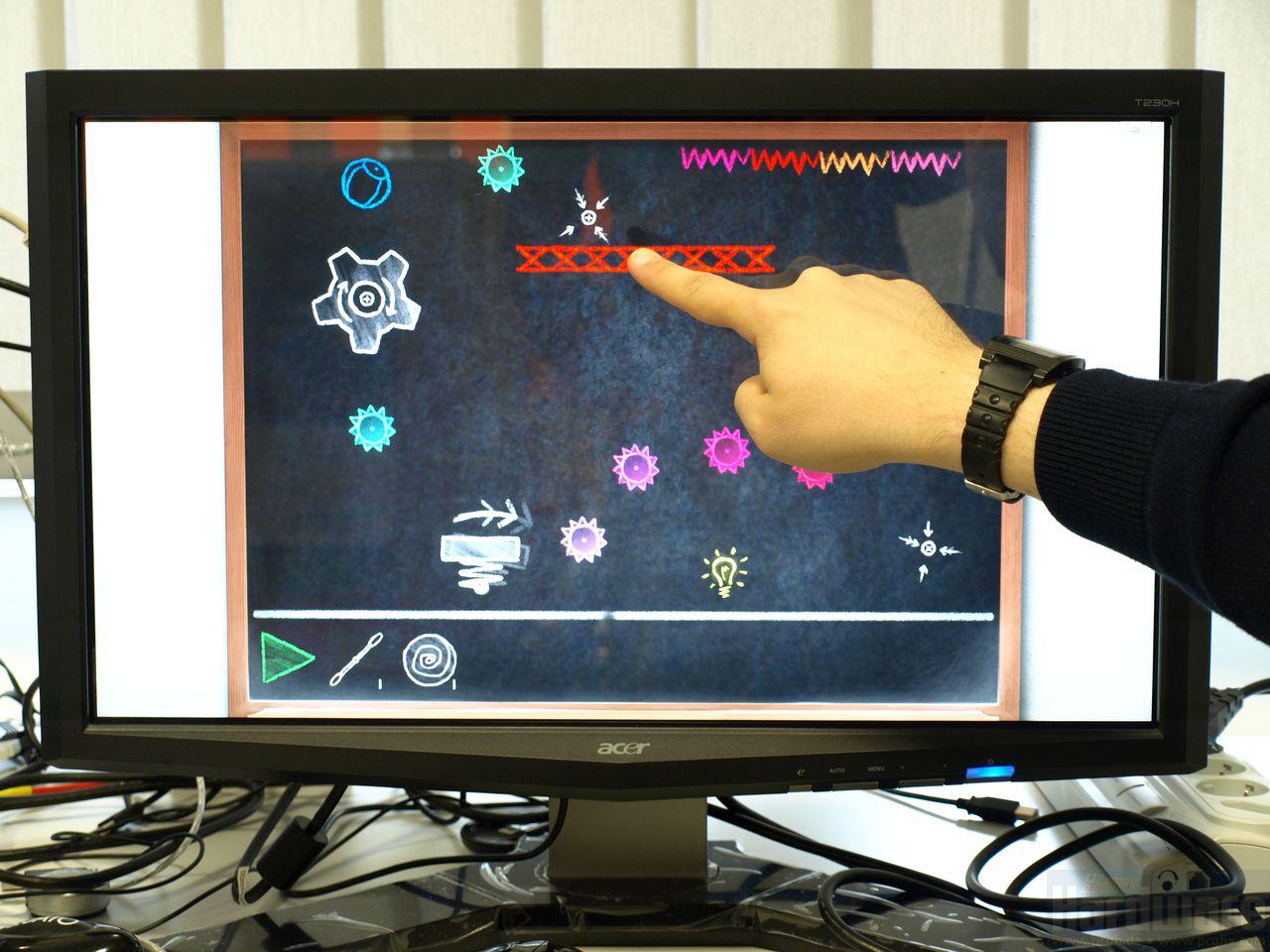 [12/11/2009] Windows-7-Multitouch auf dem Acer T230H: Microsoft Blackboard